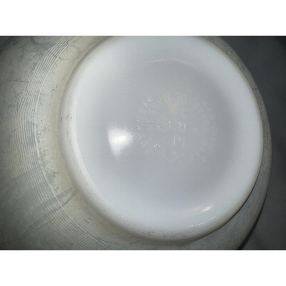 Vintage Pyrex Yellow Cinderella Bowl 2 1/2 quart 443 Frosty Matte Spout Handles - Picture 4 of 7